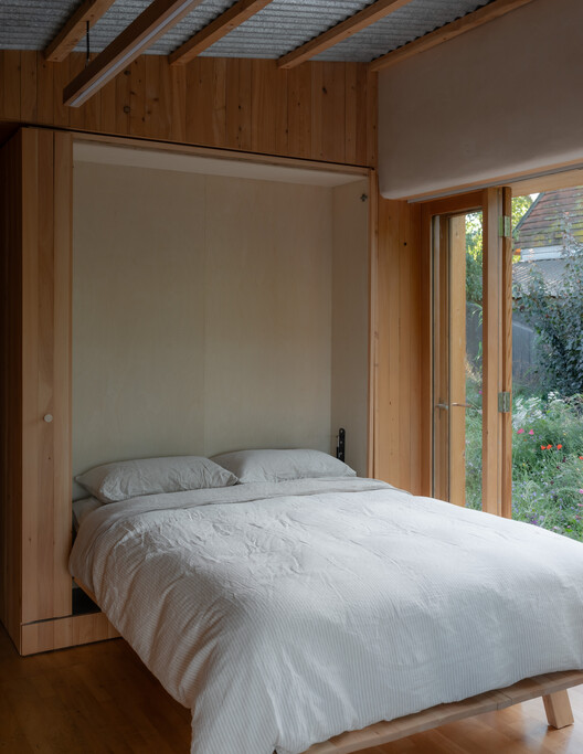 The Yakisugi Cabin / Alki Architecture + Design Studio - Interior Photography, Bedroom, Bed, Wood