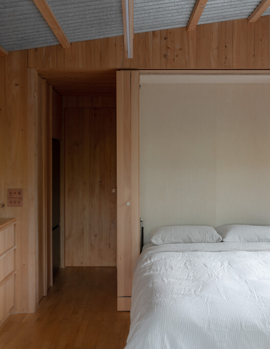 The Yakisugi Cabin / Alki Architecture + Design Studio - Interior Photography, Bedroom, Wood, Bed