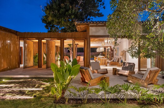 Scarlet House / Frederico Zanelato | Arquitetos - Exterior Photography, Wood, Patio, Beam