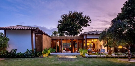 Scarlet House / Frederico Zanelato | Arquitetos - Exterior Photography, Door, Garden, Courtyard