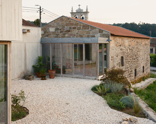 Souvinha House / Parto - Exterior Photography, Door, Concrete