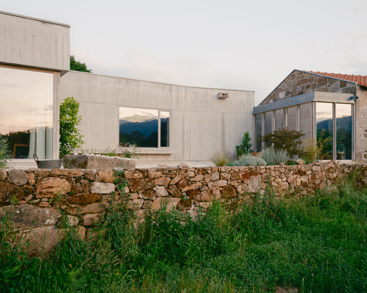 Souvinha House / Parto - Exterior Photography