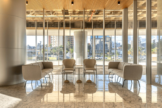 Plaza Corporate - North Tower / Biselli Katchborian Arquitetos - Interior Photography, Dining room, Wood, Chair, Glass