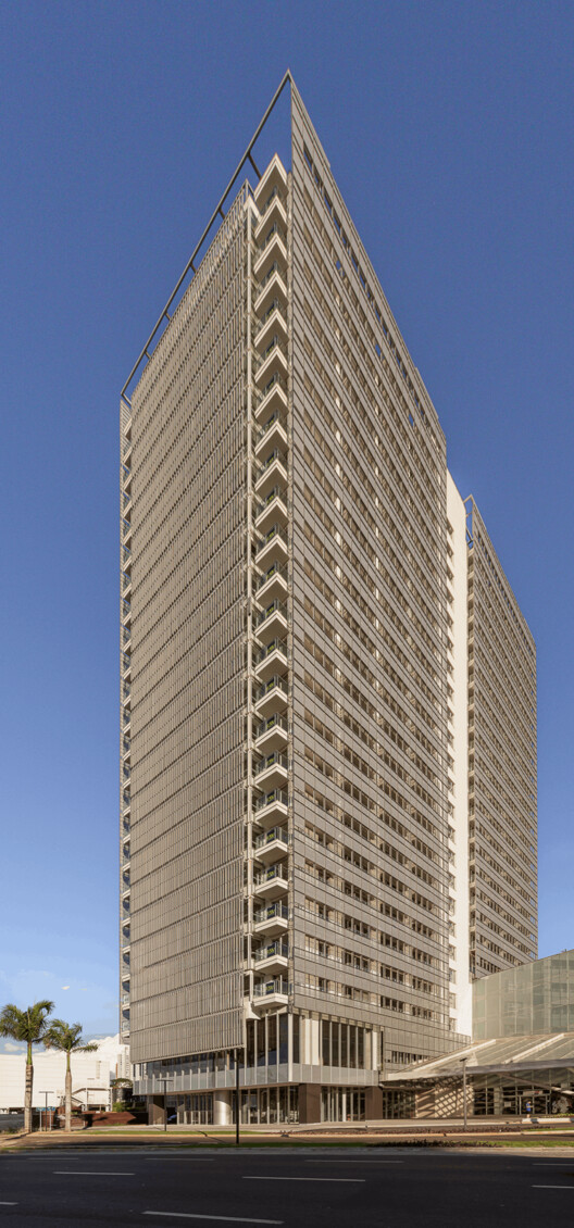 Plaza Corporate - Torre Norte / Biselli Katchborian Arquitetos - Fotografía exterior, Edificio De Oficinas