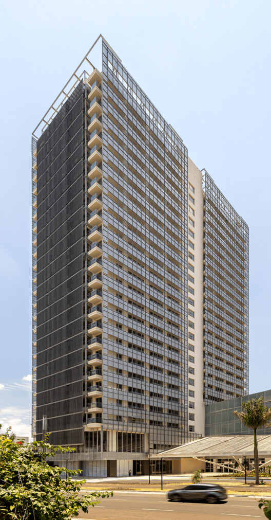 Plaza Corporate - North Tower / Biselli Katchborian Arquitetos - Exterior Photography, Glass