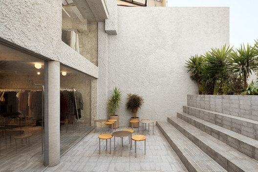 Store With A Gap / Studio Cadena Store With A Gap / Studio Cadena - Image 11 of 26