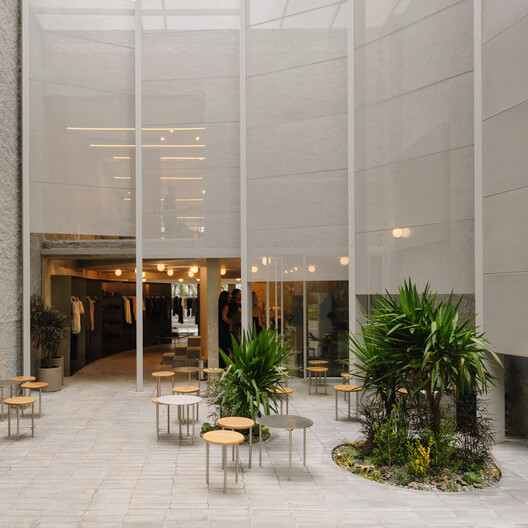 Store With A Gap / Studio Cadena Store With A Gap / Studio Cadena - Interior Photography, Lighting, Glass