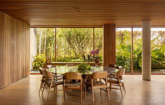 Vista House / Studio Gontijo Arquitetura Vista House / Studio Gontijo Arquitetura - Interior Photography, Dining room, Wood, Chair