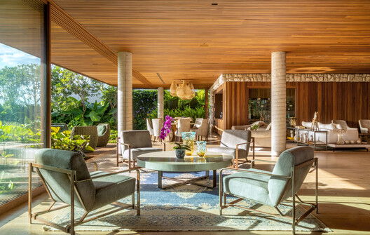Vista House / Studio Gontijo Arquitetura Vista House / Studio Gontijo Arquitetura - Interior Photography, Living Room, Wood, Chair, Table, Patio