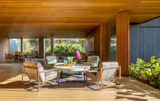 Vista House / Studio Gontijo Arquitetura Vista House / Studio Gontijo Arquitetura - Interior Photography, Living Room, Wood, Chair