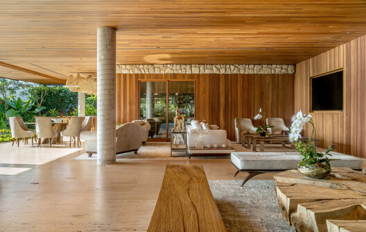 Vista House / Studio Gontijo Arquitetura Vista House / Studio Gontijo Arquitetura - Interior Photography, Living Room, Wood, Chair