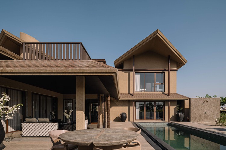 Weekend Villa / R+R Architects - Exterior Photography, Concrete, Courtyard