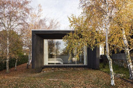 The Plinth House 2 / Luke Stanley Architects