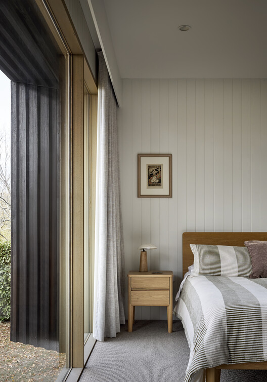 The Plinth House 2 / Luke Stanley Architects The Plinth House 2 / Luke Stanley Architects - Interior Photography, Bedroom, Wood, Bed