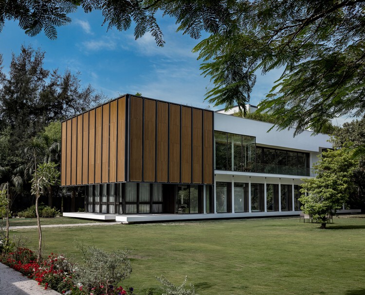 Residencia Lighthouse / Architecture Discipline - Fotografía exterior, Casas, Jardín