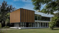 Lighthouse Residence / Architecture Discipline