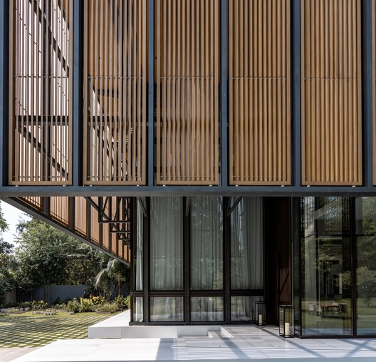 Lighthouse Residence / Architecture Discipline - Image 2 of 29