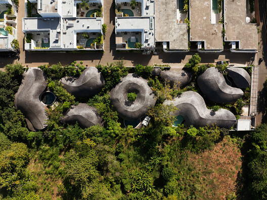 Kaymana Earth Villa / Pablo Luna Studio