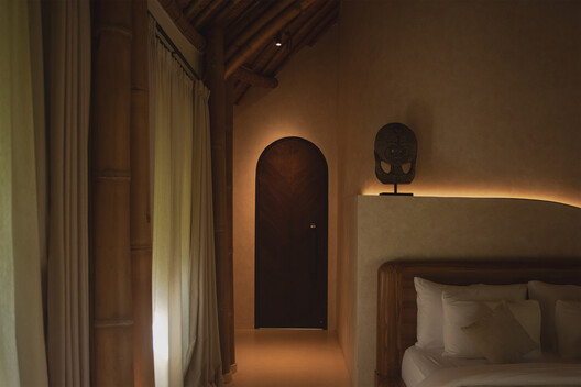 Kaymana Earth Villa / Pablo Luna Studio - Interior Photography, Wood, Lighting, Bedroom, Bed