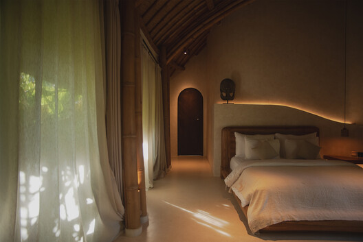 Kaymana Earth Villa / Pablo Luna Studio - Interior Photography, Bedroom, Wood, Lighting, Bed