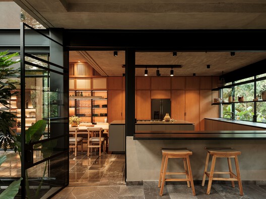 Akina House / Di Frenna Arquitectos Akina House / Di Frenna Arquitectos - Interior Photography, Kitchen, Wood, Table, Lighting, Chair, Glass, Countertop