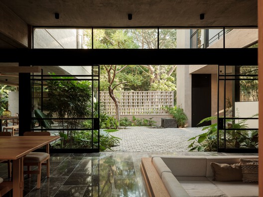 Akina House / Di Frenna Arquitectos Akina House / Di Frenna Arquitectos - Interior Photography, Courtyard