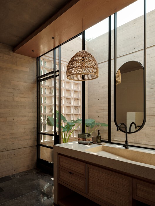 Akina House / Di Frenna Arquitectos Akina House / Di Frenna Arquitectos - Interior Photography, Bathroom, Wood, Lighting, Glass