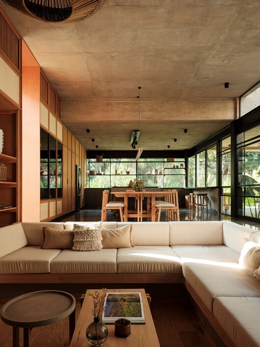 Akina House / Di Frenna Arquitectos Akina House / Di Frenna Arquitectos - Interior Photography, Living Room, Wood, Sofa, Table, Chair
