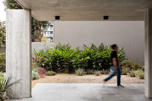 Casa Attraverso il Patio / otro estudio Casa Attraverso il Patio / otro estudio - Interior Photography, Concrete, Courtyard