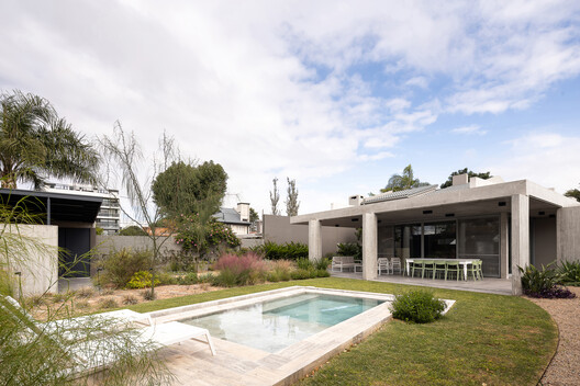 Casa Attraverso il Patio / otro estudio Casa Attraverso il Patio / otro estudio - Exterior Photography, Garden, Concrete, Courtyard