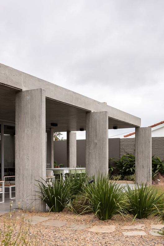 Casa Attraverso il Patio / otro estudio Casa Attraverso il Patio / otro estudio - Image 3 of 31