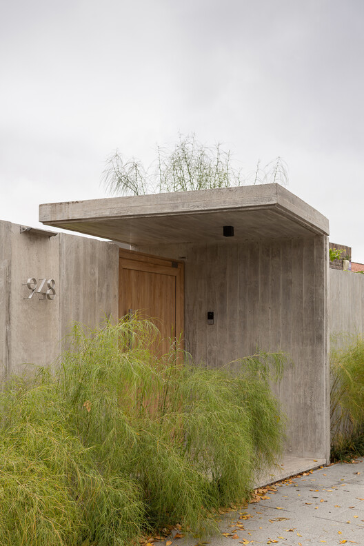 Casa Attraverso il Patio / otro estudio Casa Attraverso il Patio / otro estudio - Exterior Photography, Concrete
