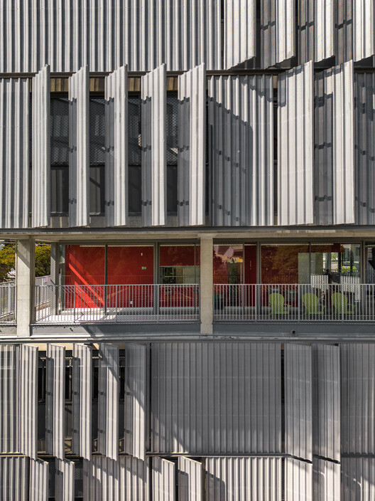 Beacon School High School / Andrade Morettin Arquitetos Associados + Guido Otero Arquitetura + Ricardo Gusmão Arquitetos - Image 16 of 28