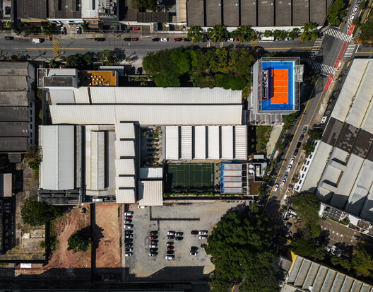 Beacon School High School / Andrade Morettin Arquitetos Associados + Guido Otero Arquitetura + Ricardo Gusmão Arquitetos - Exterior Photography, Aerial View Photography