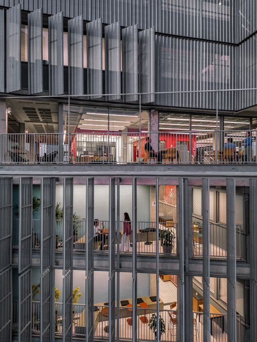 Beacon School High School / Andrade Morettin Arquitetos Associados + Guido Otero Arquitetura + Ricardo Gusmão Arquitetos - Exterior Photography