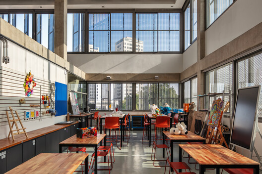 Beacon School High School / Andrade Morettin Arquitetos Associados + Guido Otero Arquitetura + Ricardo Gusmão Arquitetos - Interior Photography, Table, Lighting, Glass, Chair
