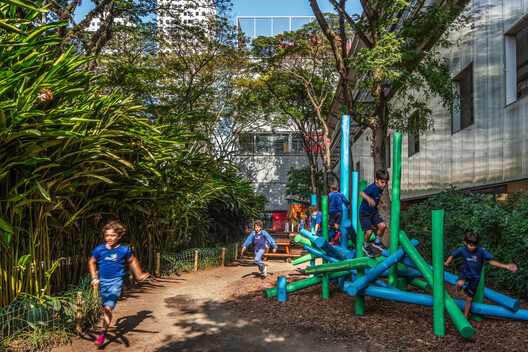 Beacon School High School / Andrade Morettin Arquitetos Associados + Guido Otero Arquitetura + Ricardo Gusmão Arquitetos - Exterior Photography, Garden