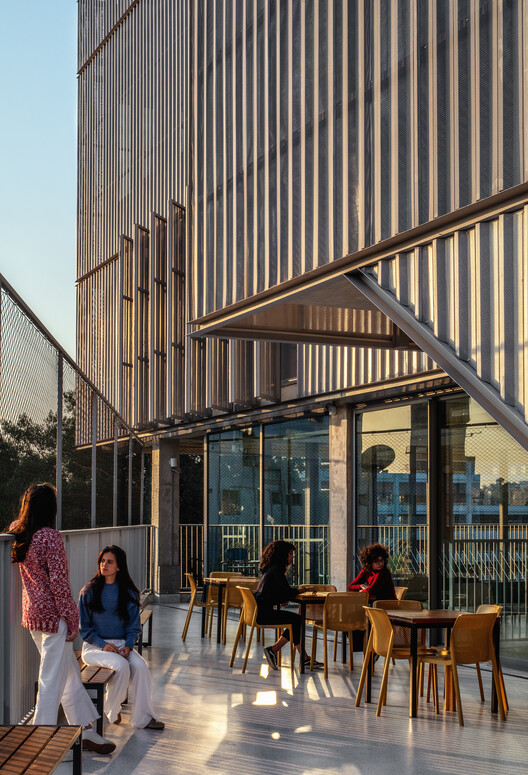 Beacon School High School / Andrade Morettin Arquitetos Associados + Guido Otero Arquitetura + Ricardo Gusmão Arquitetos - Exterior Photography