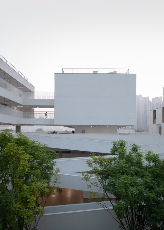 Chengdu Haiyang Road Middle School / Changwu Architects Chengdu Haiyang Road Middle School / Changwu Architects - Exterior Photography, Balcony