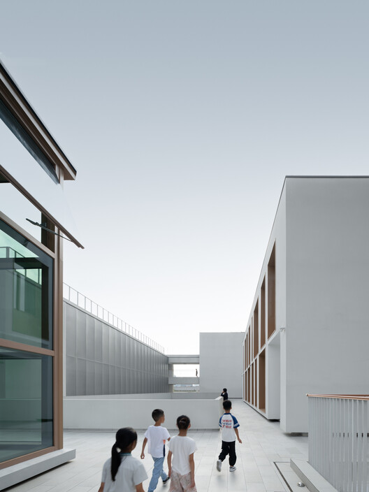 Chengdu Haiyang Road Middle School / Changwu Architects Chengdu Haiyang Road Middle School / Changwu Architects - Exterior Photography, Concrete