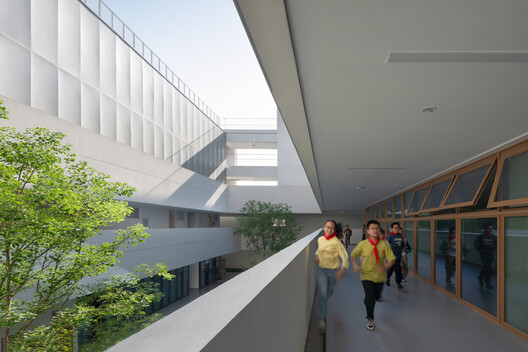 Chengdu Haiyang Road Middle School / Changwu Architects Chengdu Haiyang Road Middle School / Changwu Architects - Interior Photography, Stairs