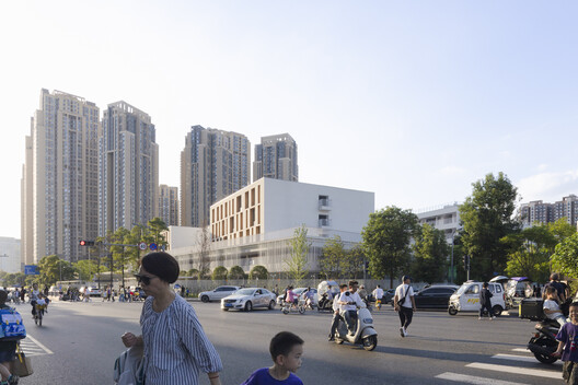 Chengdu Haiyang Road Middle School / Changwu Architects Chengdu Haiyang Road Middle School / Changwu Architects - Exterior Photography, Cityscape