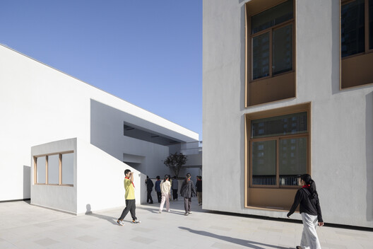 Chengdu Haiyang Road Middle School / Changwu Architects Chengdu Haiyang Road Middle School / Changwu Architects - Exterior Photography, Concrete