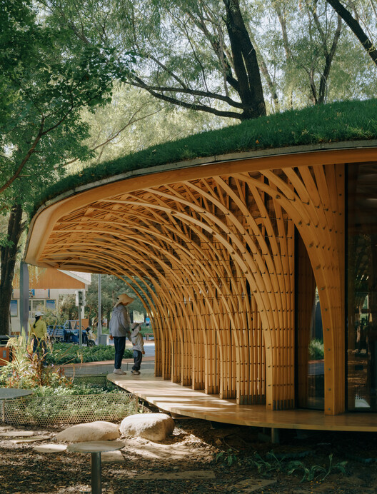 West Garden Florist / LUO studio West Garden Florist / LUO studio - Exterior Photography, Wood