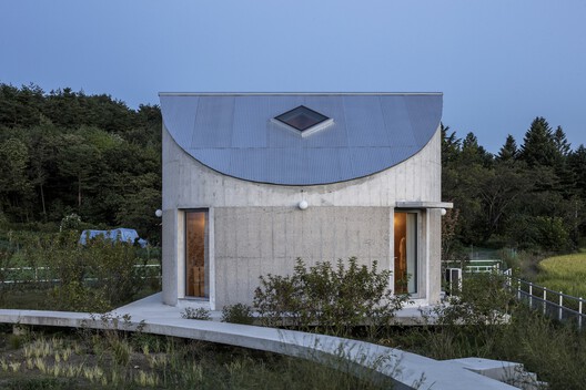 The Right to Be Naive: How Architecture Turned Innocence into a Position The Right to Be Naive: How Architecture Turned Innocence into a Position - Image 17 of 20