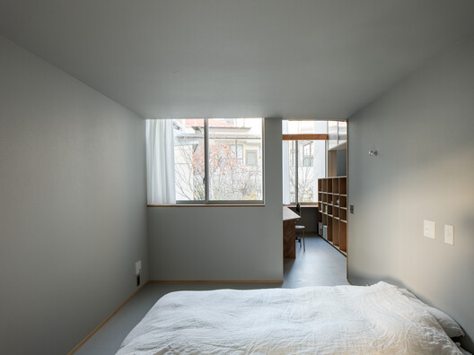 House in Kamiyasu / Yutaka Yoshida Architect & Associates House in Kamiyasu / Yutaka Yoshida Architect & Associates - Interior Photography, Bedroom, Wood