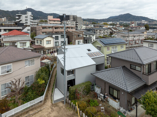 House in Kamiyasu / Yutaka Yoshida Architect & Associates House in Kamiyasu / Yutaka Yoshida Architect & Associates - Exterior Photography