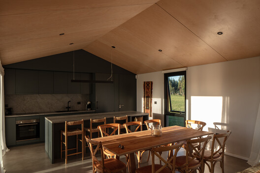 Casa Solis 21 / iHouse estudio Casa Solis 21 / iHouse estudio - Fotografía interior, Comedor, Madera, Mesas, Iluminación, Sillas, Encimera