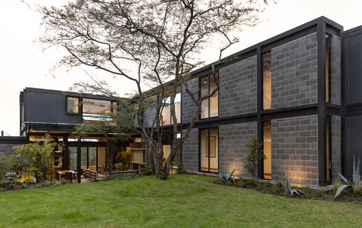 Casa Circular / Ignacio Muñoz - Fotografía exterior, Concreto, Patio interior