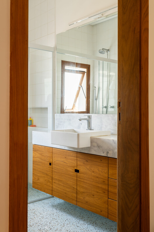Lapa Townhouse Renovation / Estudio Piloti Arquitetura - Interior Photography, Bathroom, Wood, Countertop, Door, Sink